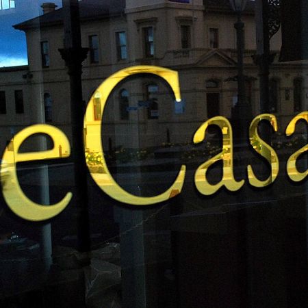eCasa Homewares, Daylesford. Reverse Gold Leaf Gilded Shopfront Signwriting.